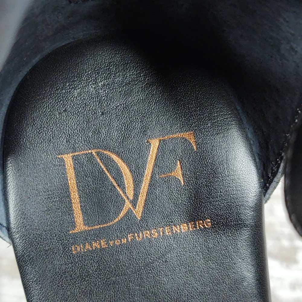Diane Von Furstenberg Black Cutout Leather Wedge Sandals - Picture 13 of 15